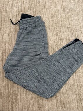 Nike Men’s Gray Heather Jogger Pants